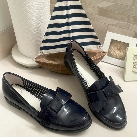 NEW | 1901 Navy Patent Leather Loafers with Bows 🎀🎀 - Picture 3 of 14